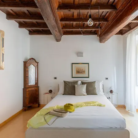 Iflat Trevi's Paradise *