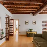 Iflat Trevi's Paradise Apartman