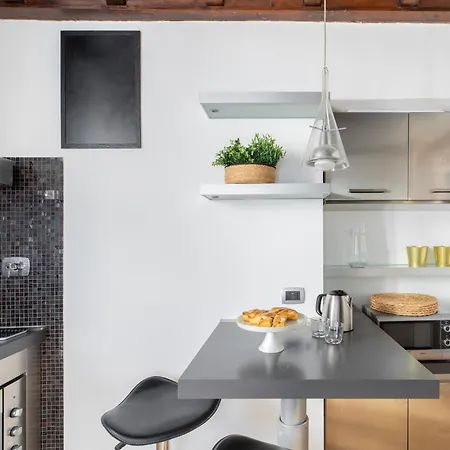 Iflat Trevi's Paradise Apartment *