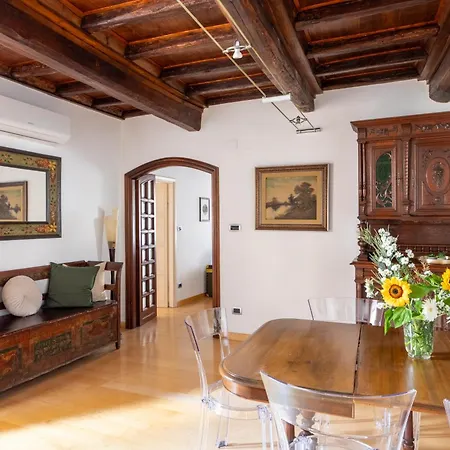 Iflat Trevi's Paradise Apartment *